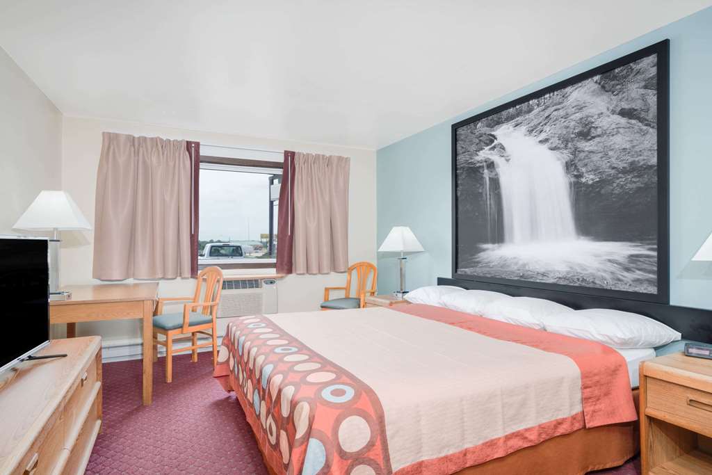 Super 8 by Wyndham Tomah Wisconsin - photo 6