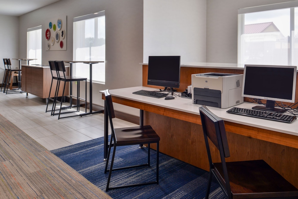 Holiday Inn Express & Suites Cincinnati Mason by IHG - photo 32