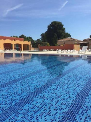 Maisonnette Bleu Piscine in Argelers, France