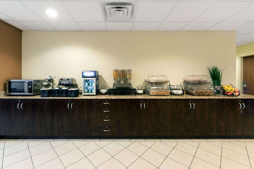 Microtel Inn and Suites Eagle Pass - photo 14
