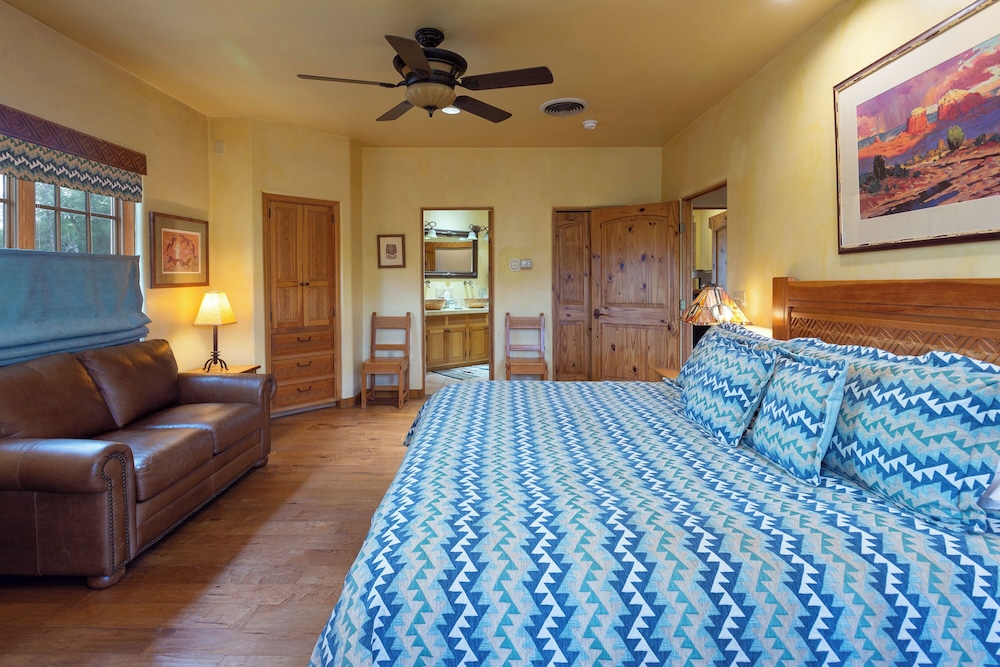 Inn on La Loma Plaza - photo 37
