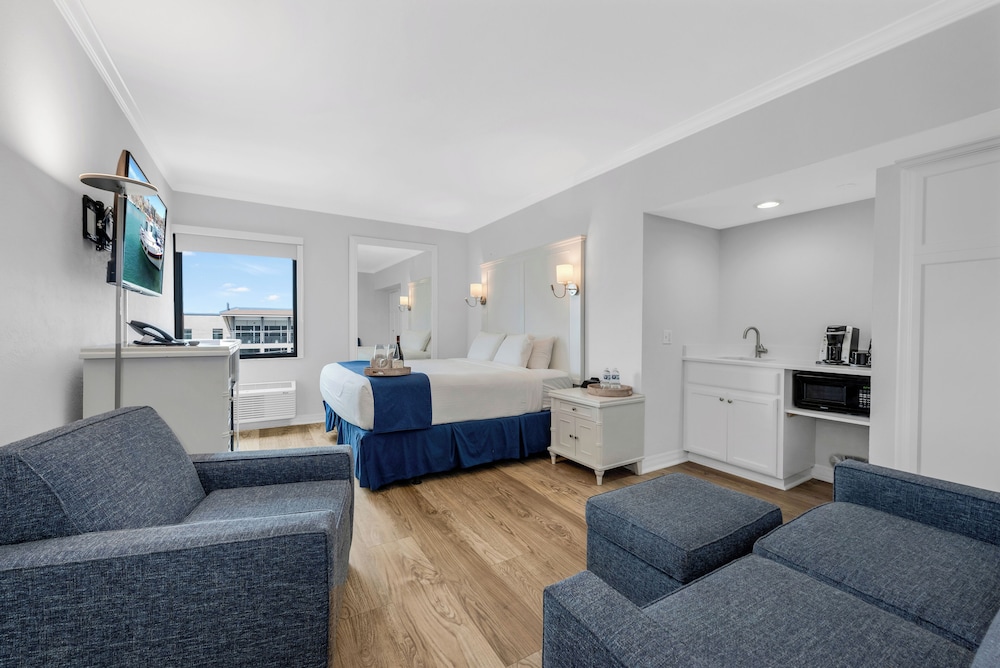 Bayfront Inn Fifth Avenue - photo 9