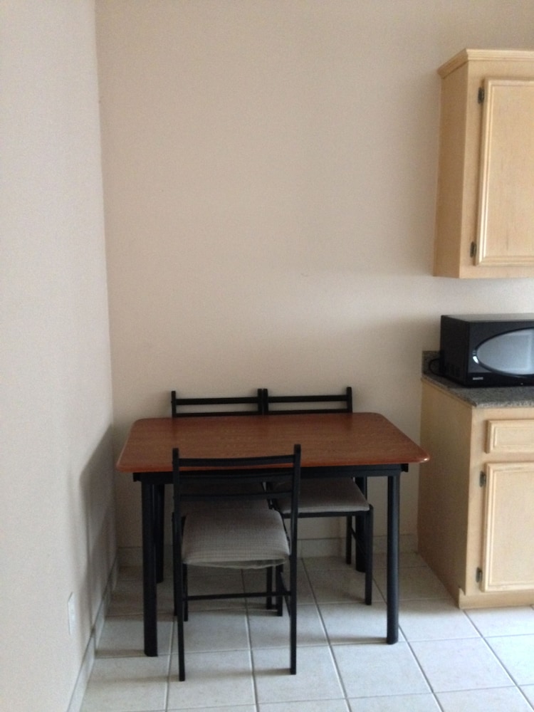 Camelot Inn & Suites Highway 290 NW Freeway - photo 18