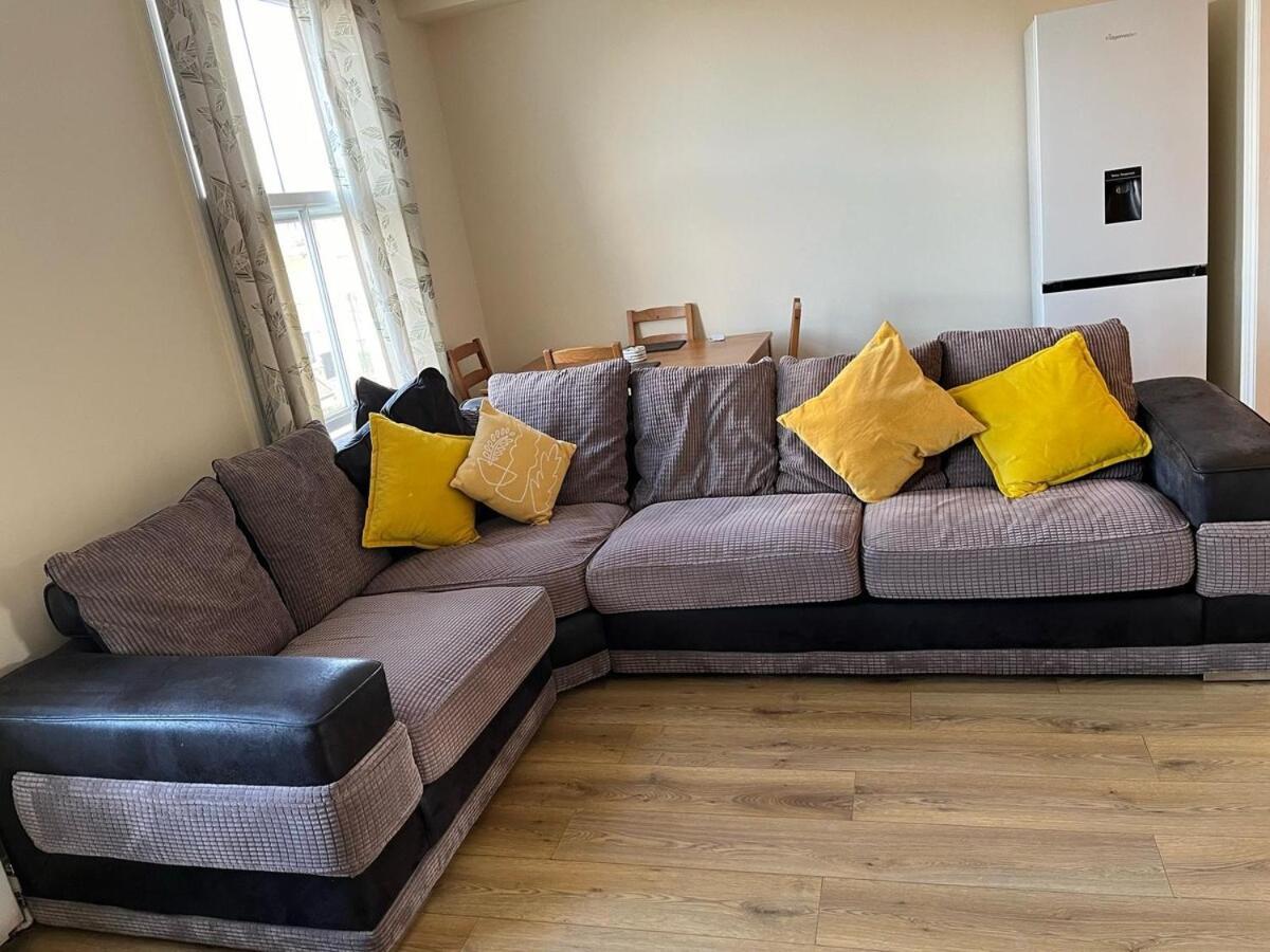 Quiet And Cozy 2 Seperate Bedrooms And 2 Bathroom With Terrace — 4-Star Luxury Hotel in London, United Kingdom