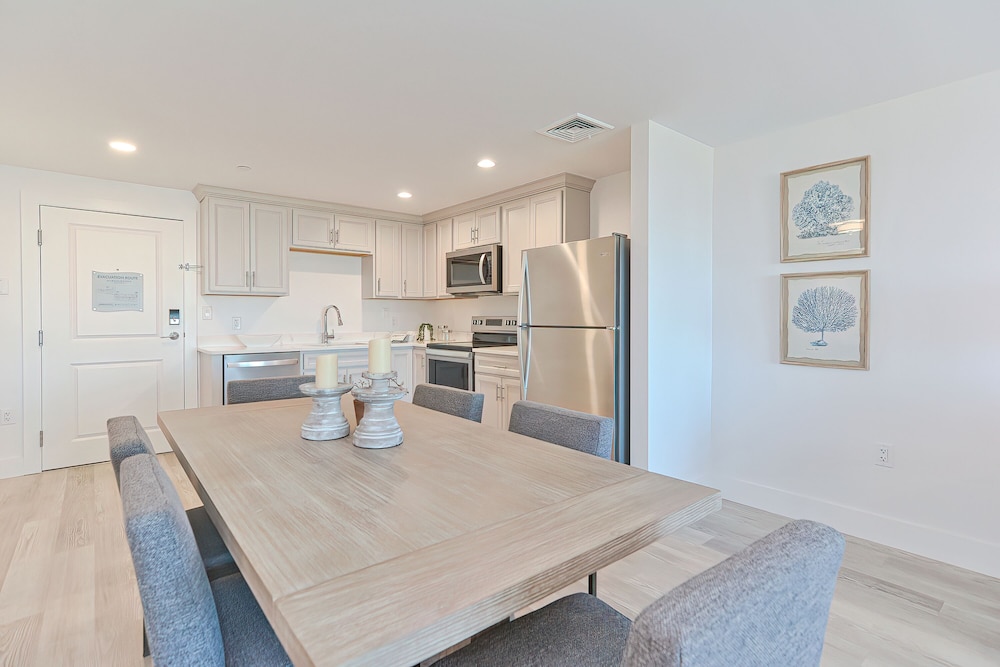 Harbourtown Suites - photo 22