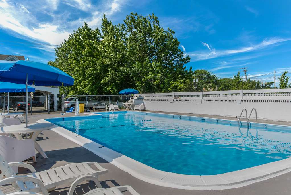 Americas Best Value Inn & Suites Hyannis Cape Cod - photo 3