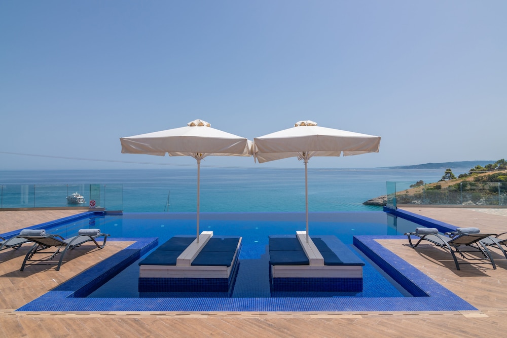 Orient Villas — 4-Star Luxury Hotel in Zakynthos, Greece