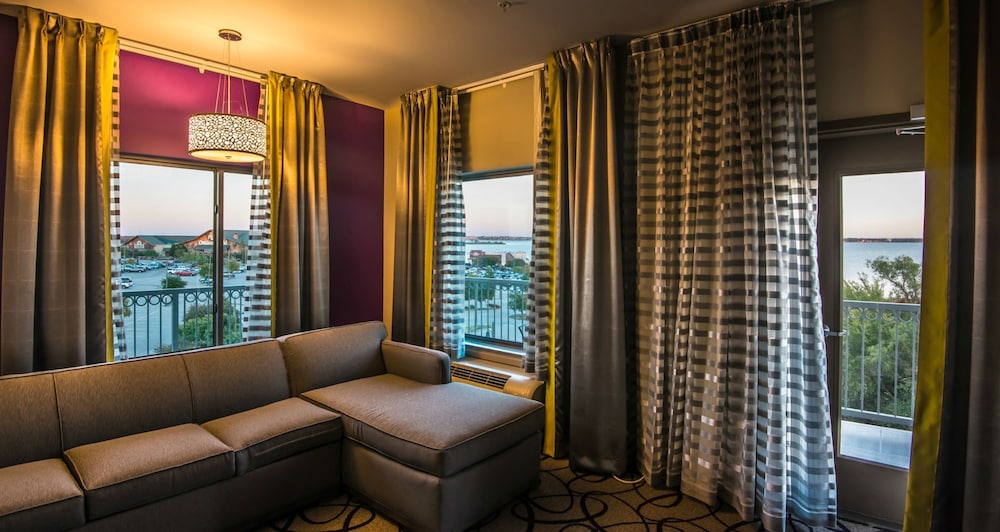Holiday Inn Express & Suites Garland E Lake Hubbard I30 by IHG - photo 13