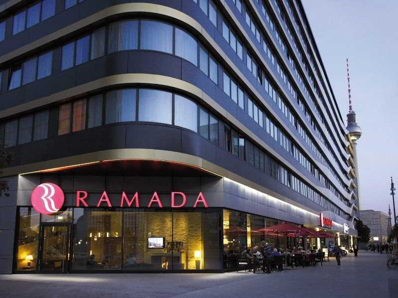 H4 Hotel Berlin Alexanderplatz — 4-Star Luxury Hotel in Berlin, Germany