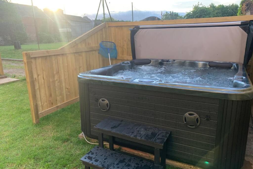 Countryside Annexe with Hottub Sleeps Up To 4 — 4-Star Luxury Hotel in Taunton, United Kingdom