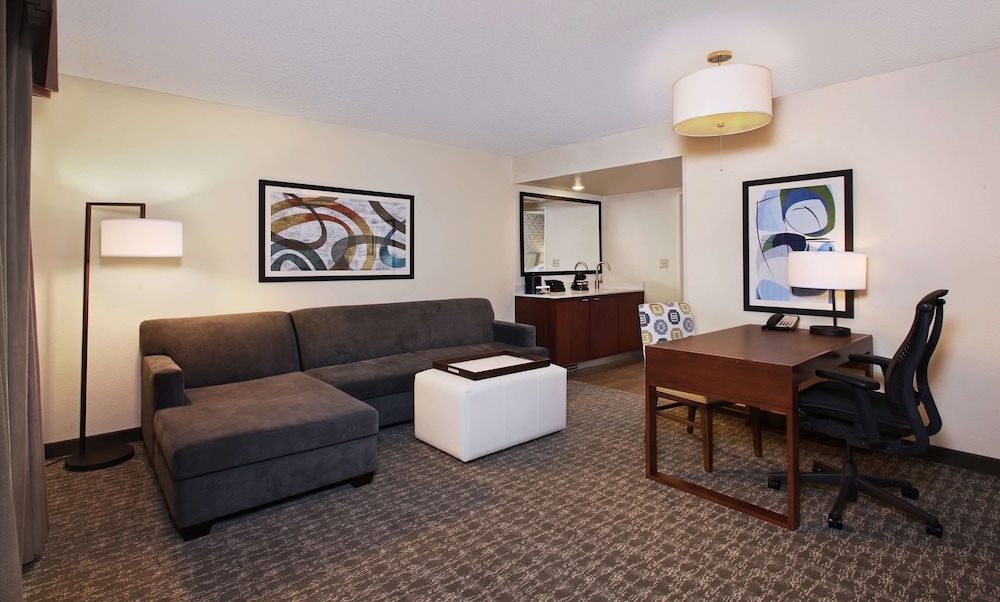 Embassy Suites by Hilton Anaheim North - photo 7
