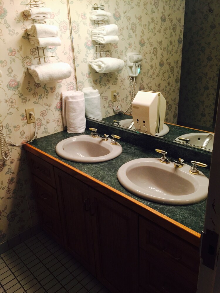 Goodfellos Suites - photo 14