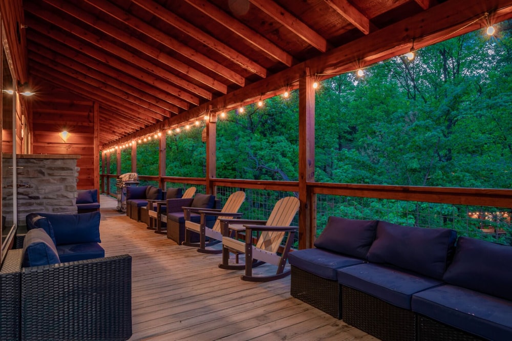 Elegant Elite Estate By Ghosal Luxury Lodging - photo 45