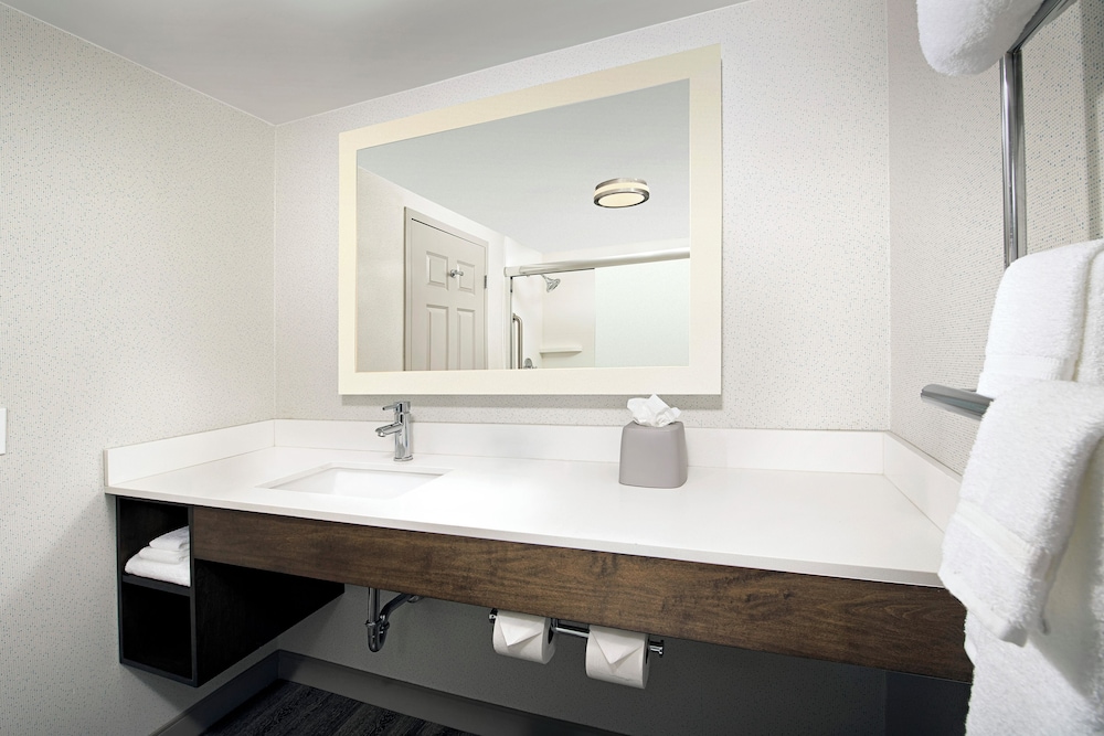 Holiday Inn Express & Suites Baltimore BWI Airport North by IHG - photo 9
