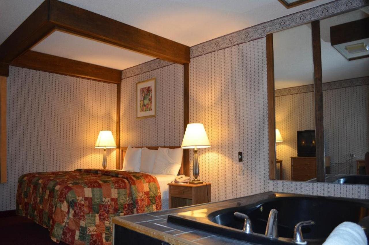 Travelodge Inn and Suites Muscatine - photo 19