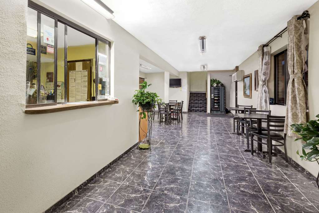 Days Inn by Wyndham Warrensburg - photo 2
