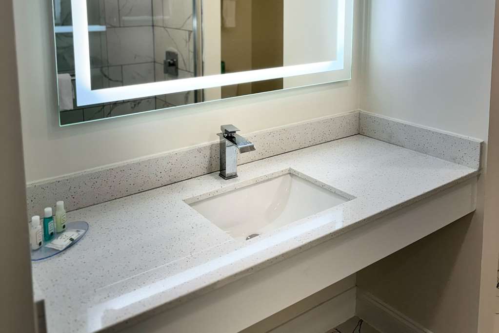 Quality Inn Creekside Downtown Gatlinburg - photo 46