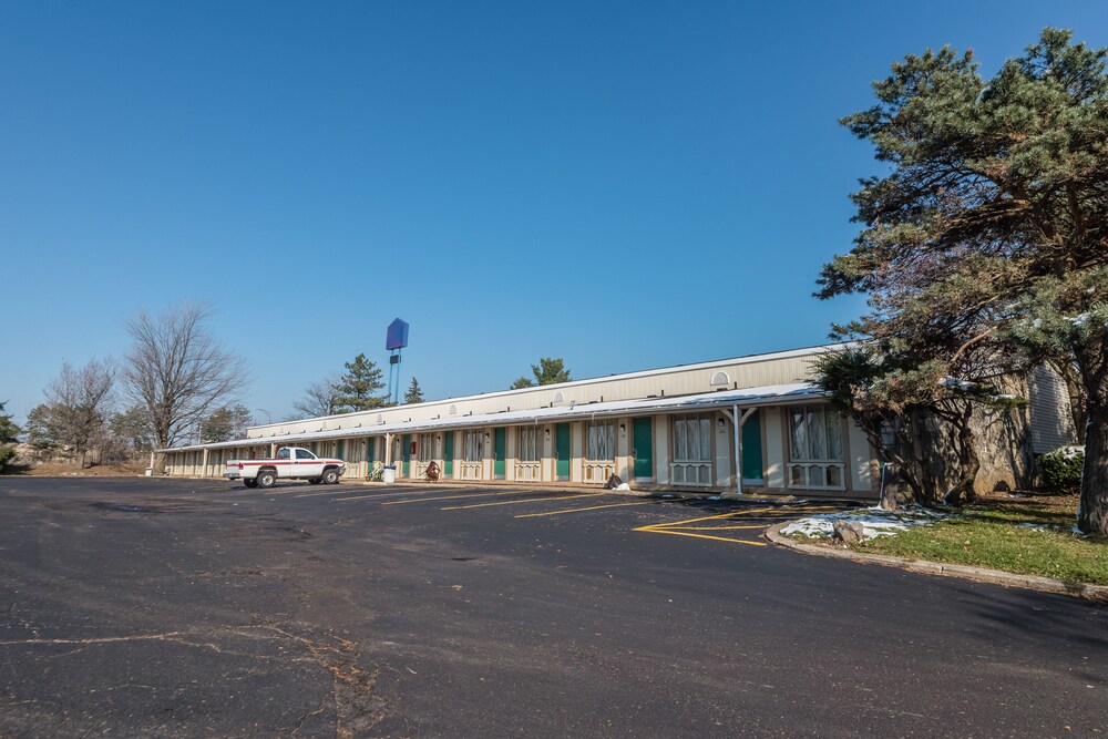 Oyo Hotel Wadsworth Oh I 76 - photo 25