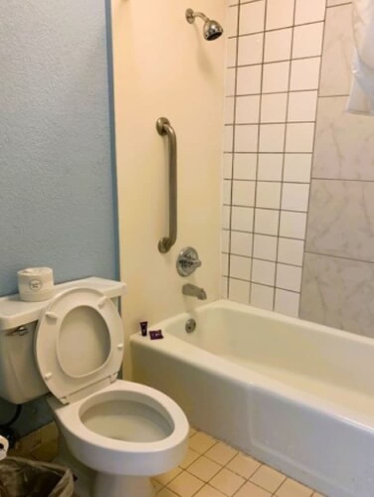 OYO Hotel Dundee By Crystal Lake - photo 28