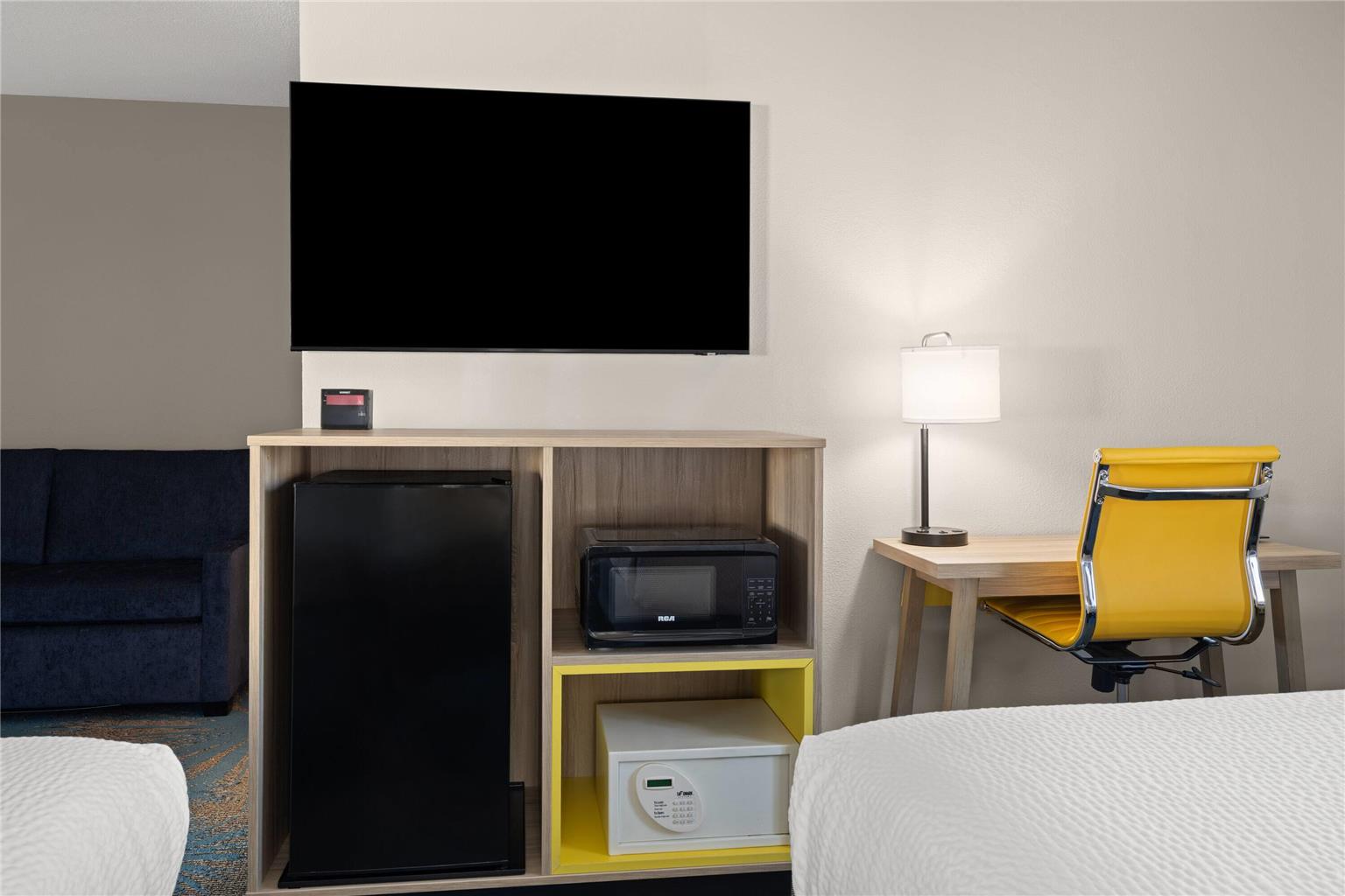 Days Inn by Wyndham Jamestown - photo 18