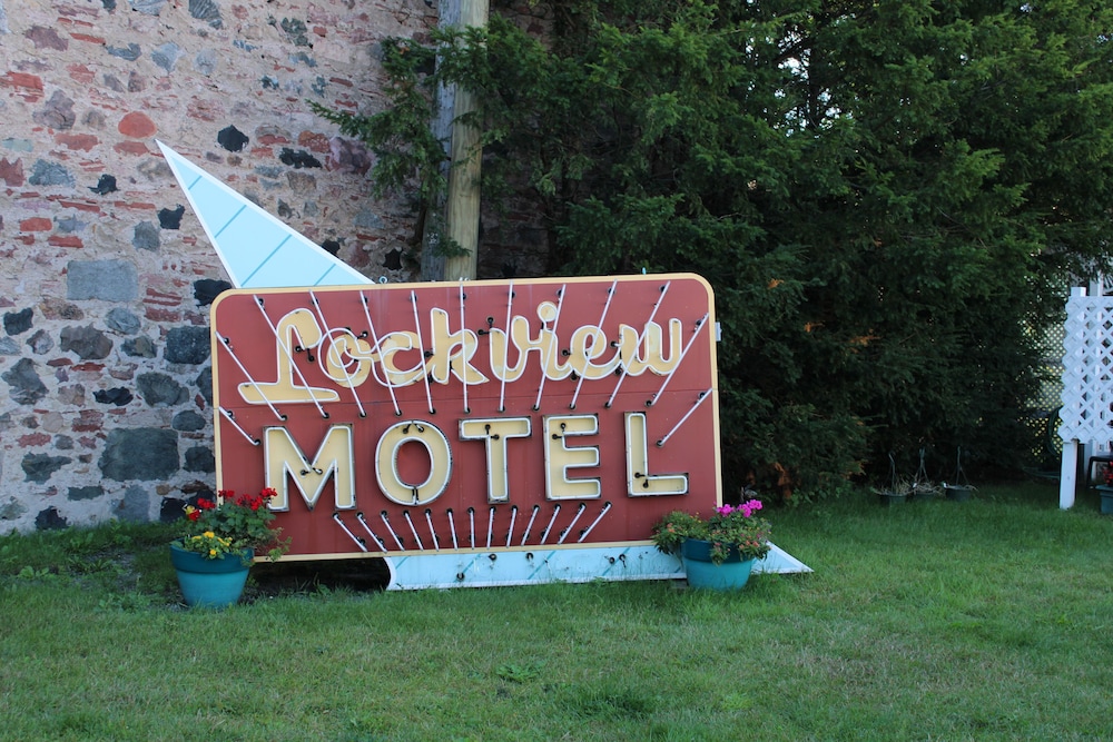 Lockview Motel - photo 49