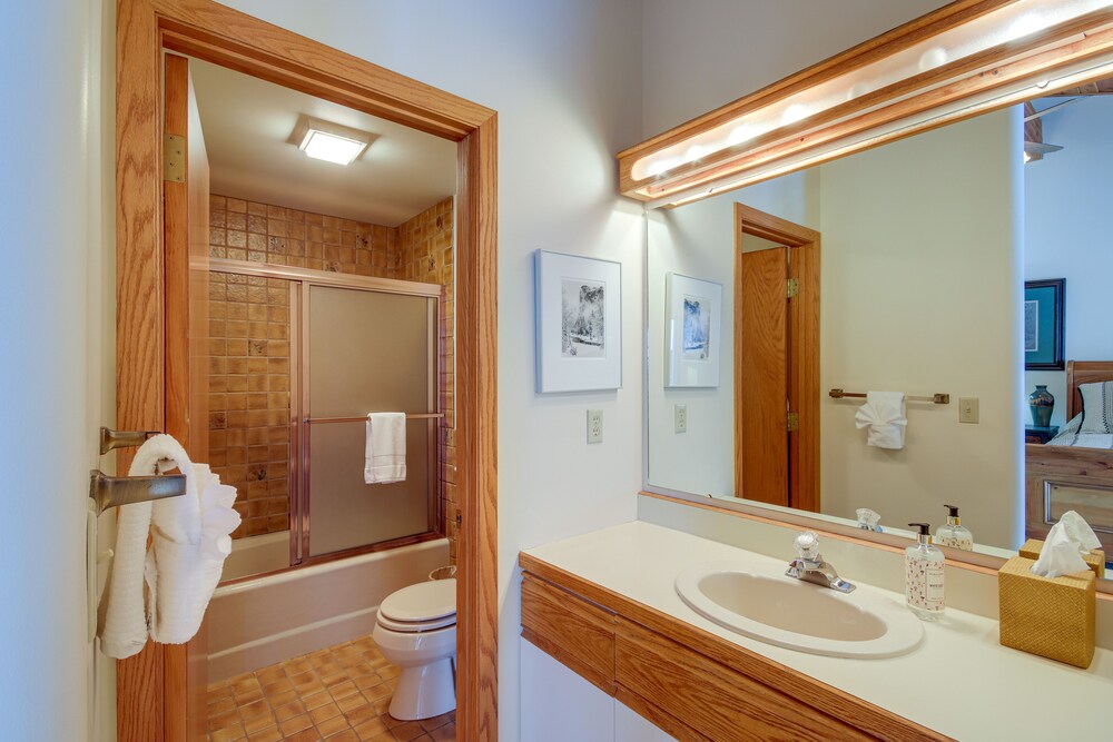 Big Sky Condo w Mountain Views 1 Mi to Resort - photo 12