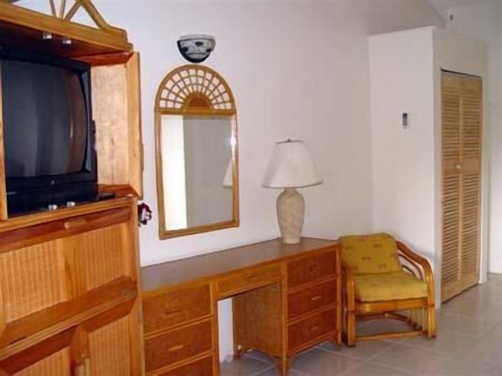 Wave Crest Suites — Saint George's — photo 5