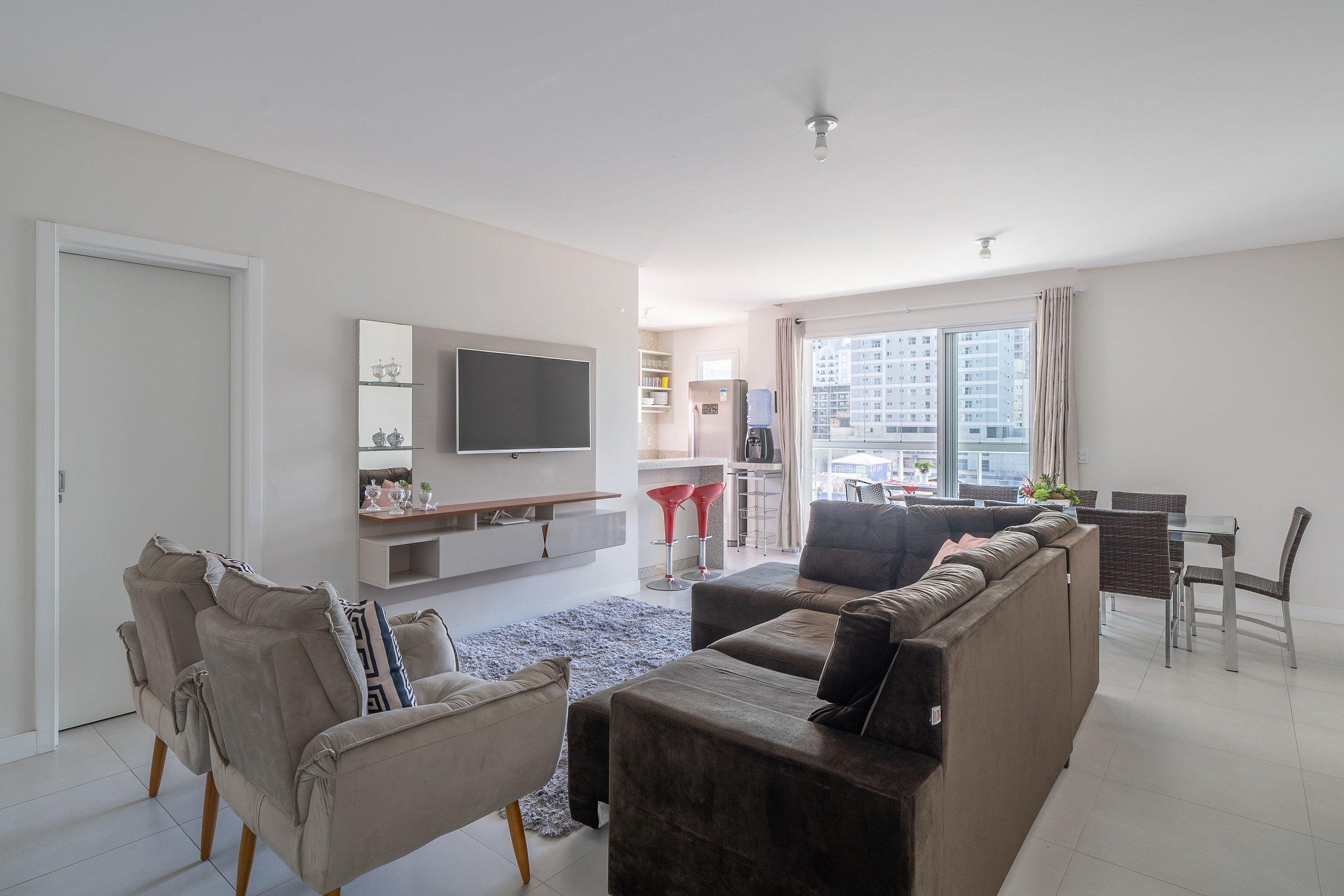 Lindo apto a 5 min da praia em meia praia SGB302 in Itapema, Brasil