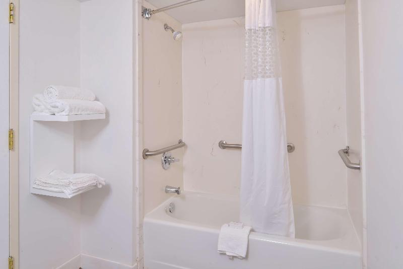 Hampton Inn Greensboro East - photo 21