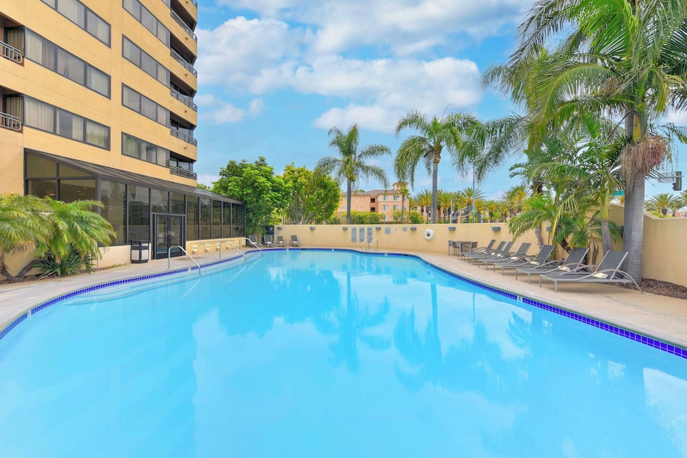Embassy Suites by Hilton Anaheim Orange - photo 30