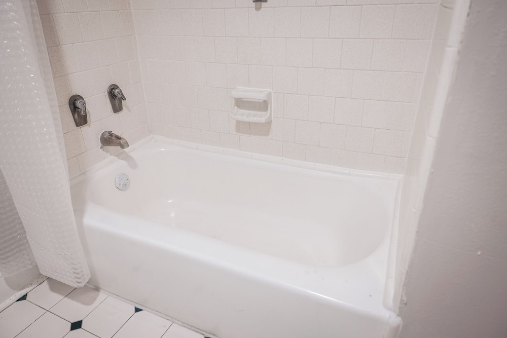 Riverside Inn & Suites by OYO Danville Ceaser Casino - photo 38