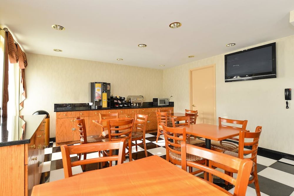 Lex View Inn at JFK Airport - photo 16