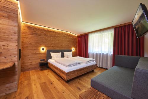 Appartements Christiane Knöpfle — 4-Star Luxury Hotel in Oberammergau, Germany