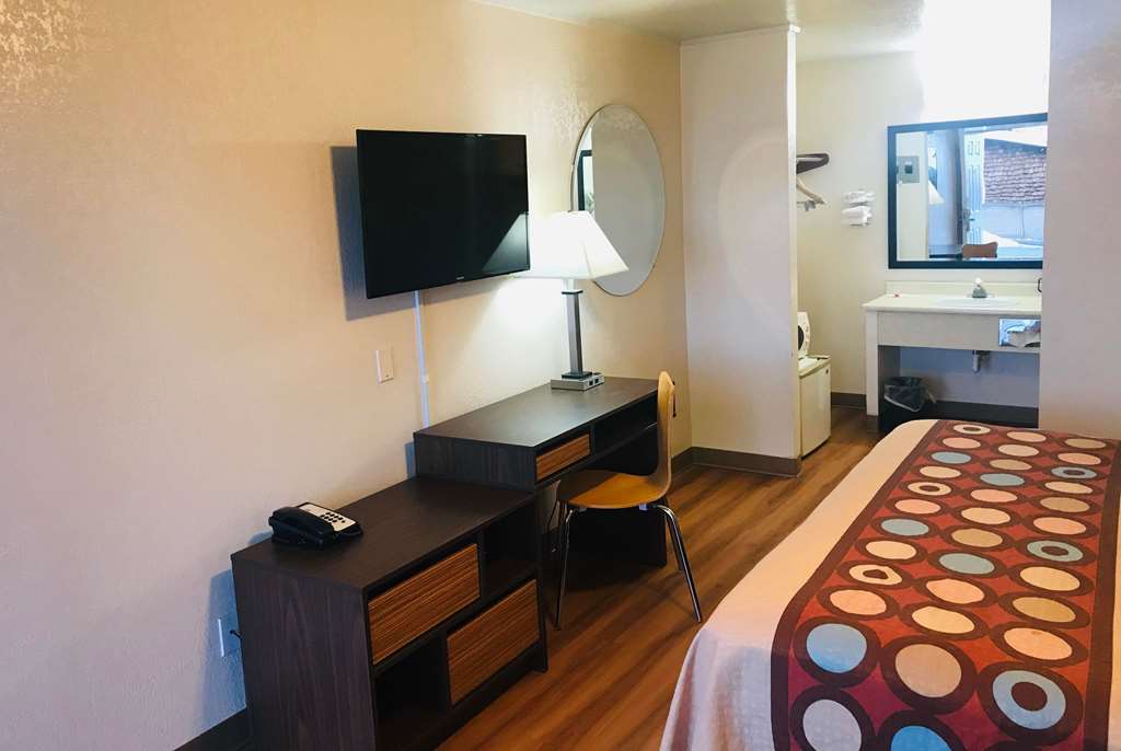 Super 8 by Wyndham Evanston - photo 7