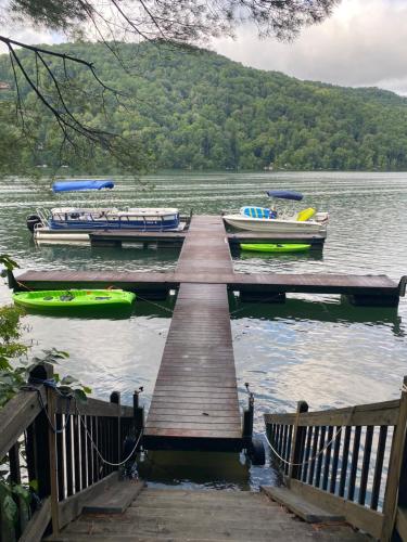 Dream Chaser Chalet at Nantahala Lake — 4-Star Luxury Hotel in Topton, United States