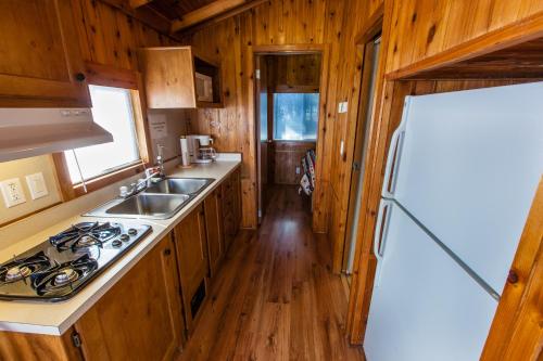 Pio Pico Camping Resort One Bedroom Cabin 13 - photo 4