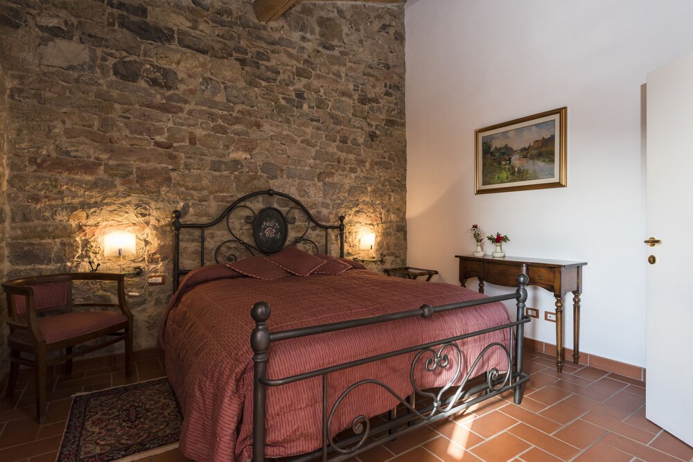 Il Chiostro Appartamenti & Suites — 4-Star Luxury Hotel in Suvereto, Italy