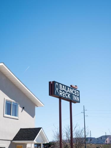 Balanced Rock Inn - photo 8