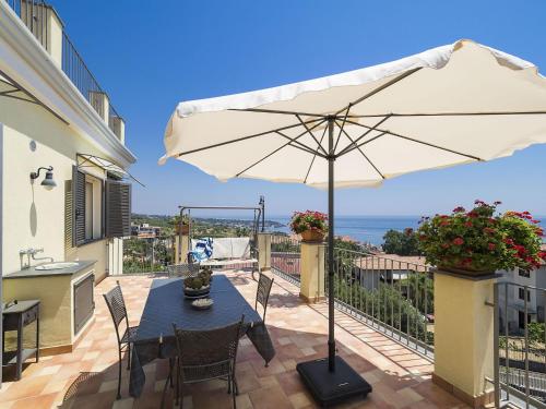 Casa Delle Alohe — 4-Star Luxury Hotel in Acitrezza, Italy