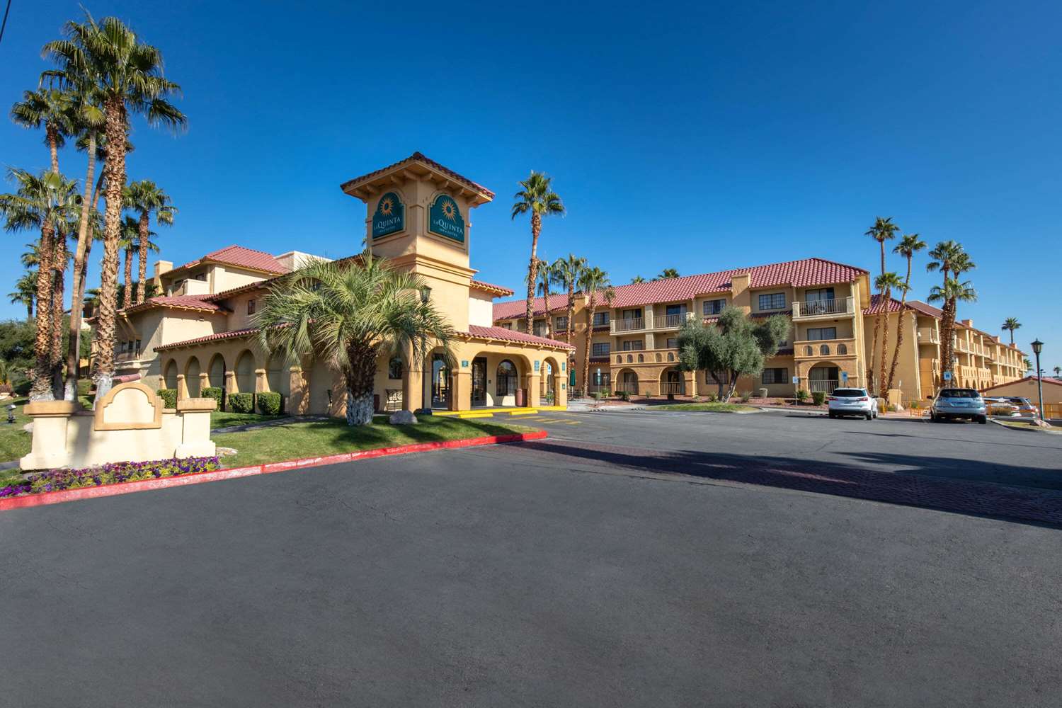 La Quinta Inn and Suites by Wyndham Las Vegas Airport N Conv. - photo 18