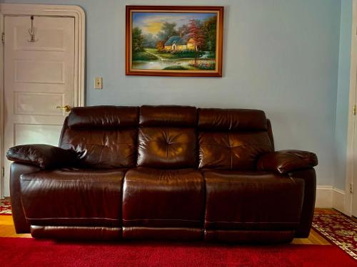 Stylish Cozy 2BR Private Apt 1st Floor Well Appointed Near Providence MA RI Line I 95 Access — 4-Star Luxury Hotel in Pawtucket, United States