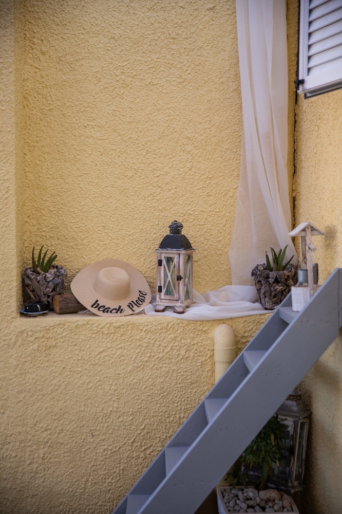 Pasithei Studios - carbon neutral hotel in Unknown City