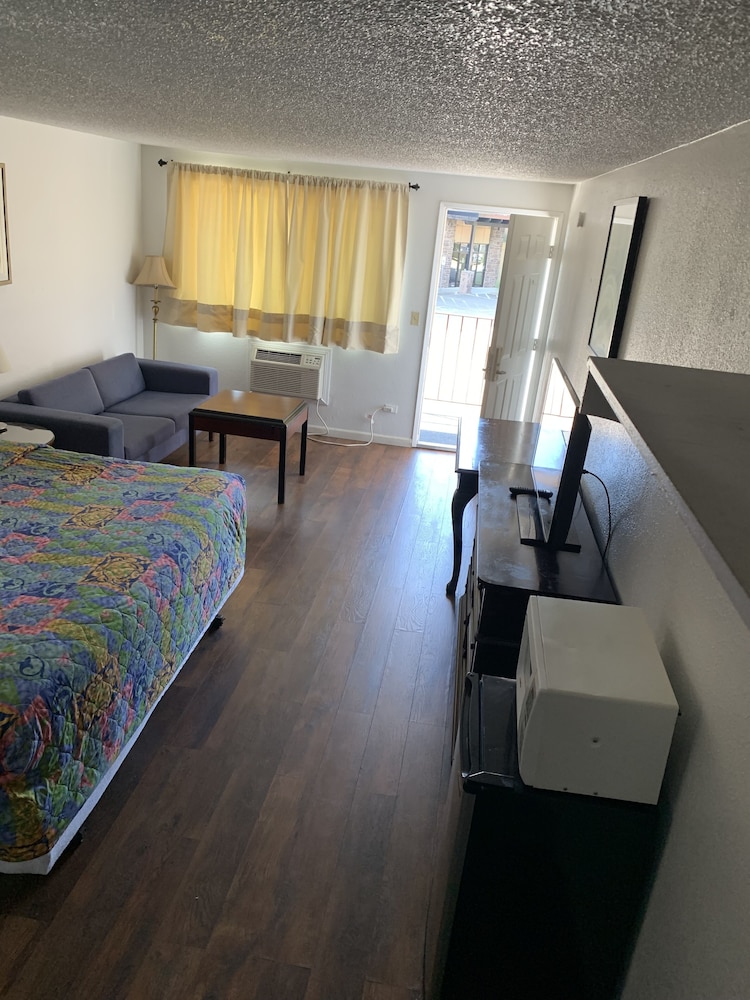 Smokey Point Motor Inn - photo 47
