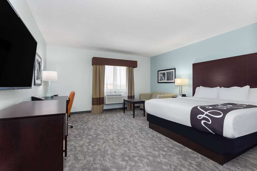 La Quinta Inn & Suites by Wyndham Bonita Springs Naples N. - photo 16