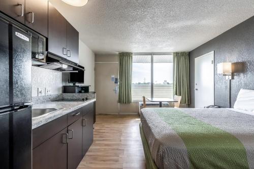 Concorde Inn Suites Pekin - photo 12