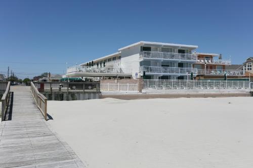 Commander by the Sea Motel - photo 7