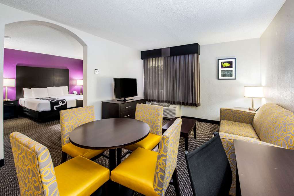 La Quinta Inn & Suites by Wyndham Fort Lauderdale Tamarac - photo 33