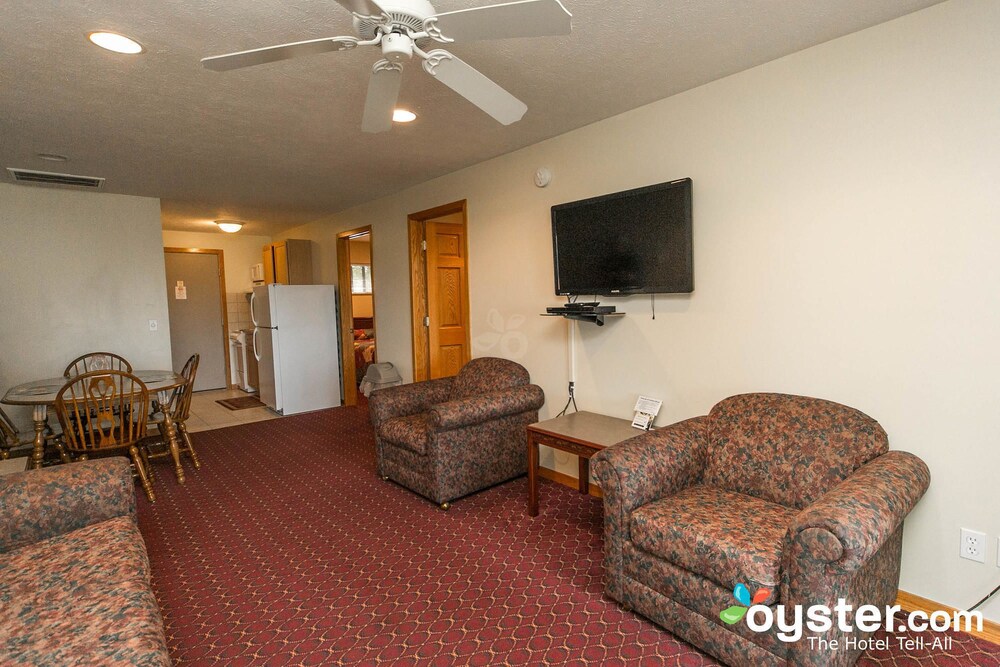 Lake Bluff Inn and Suites - photo 24