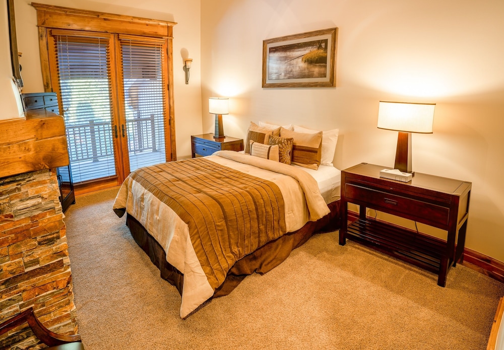 9201 Silver Aspen Five Bedroom Loft Luxury Townhome 4 Hotel Room - photo 6