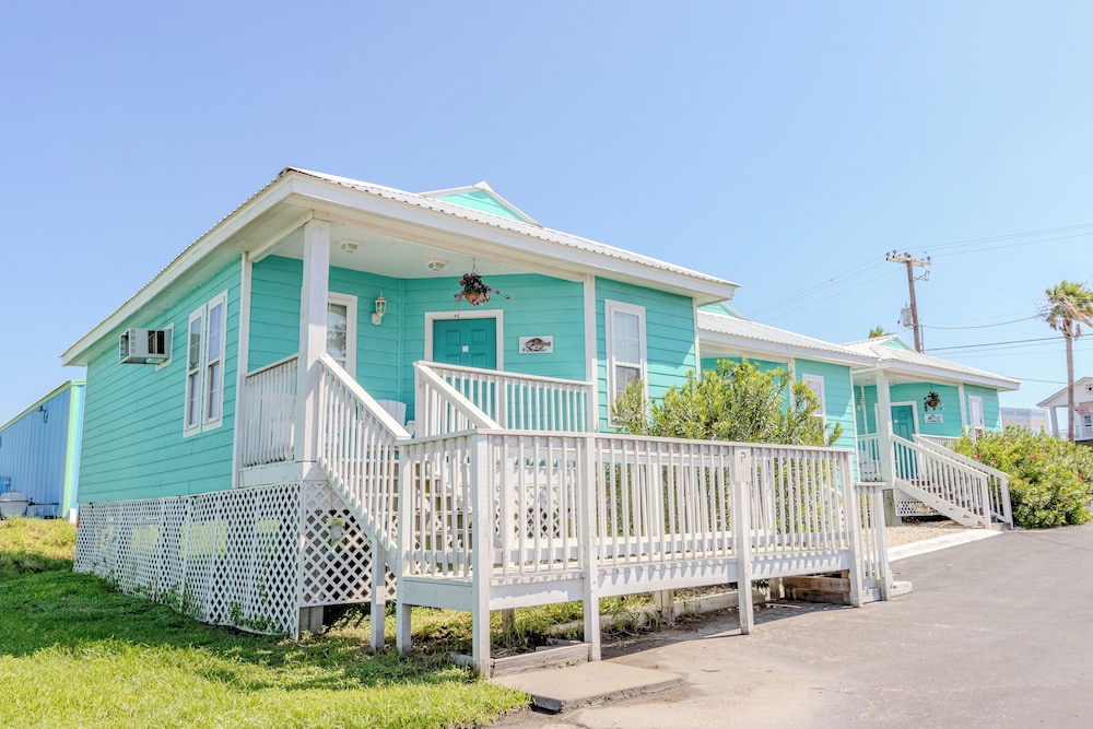 Shark Reef Resort Motel & Cottages - photo 3